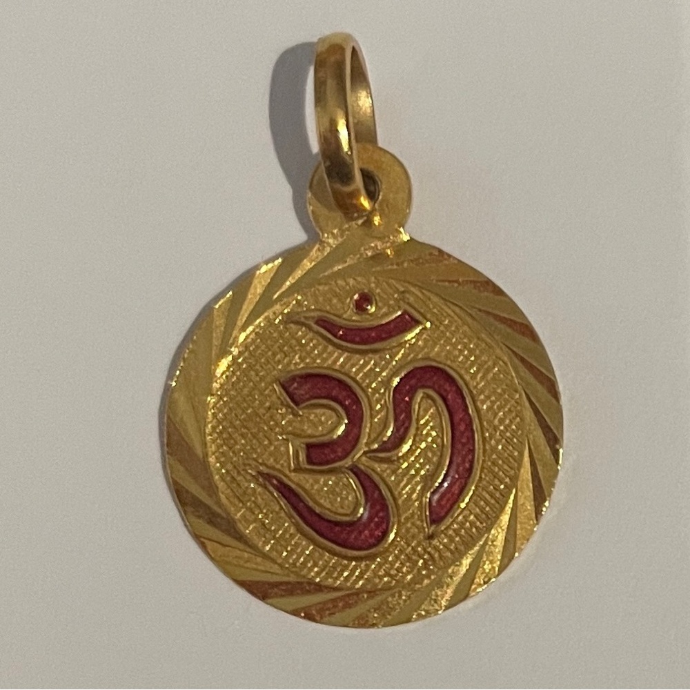 22K Gold Om Pendant